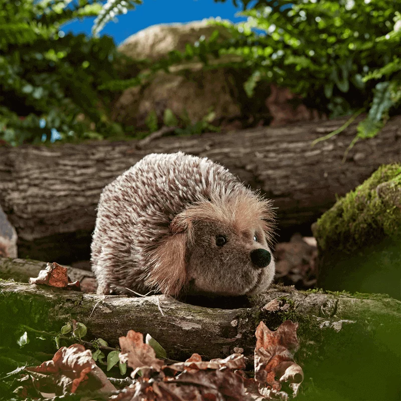 Stofftier-Kind-Igel